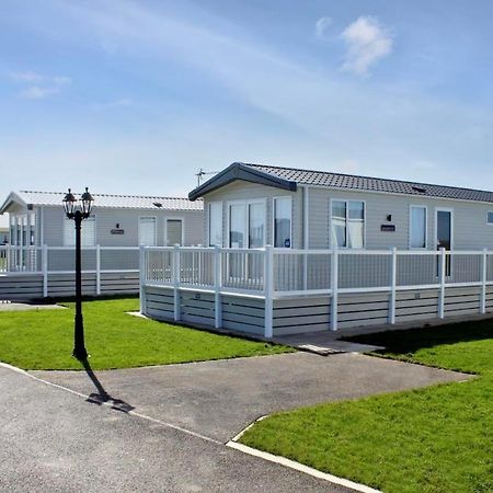 Honeysuckle Prestige Holiday Homes Chapel St. Leonards Exterior foto